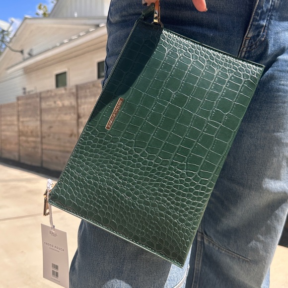 Ideal of Sweden wristlet - Picture 1 of 4